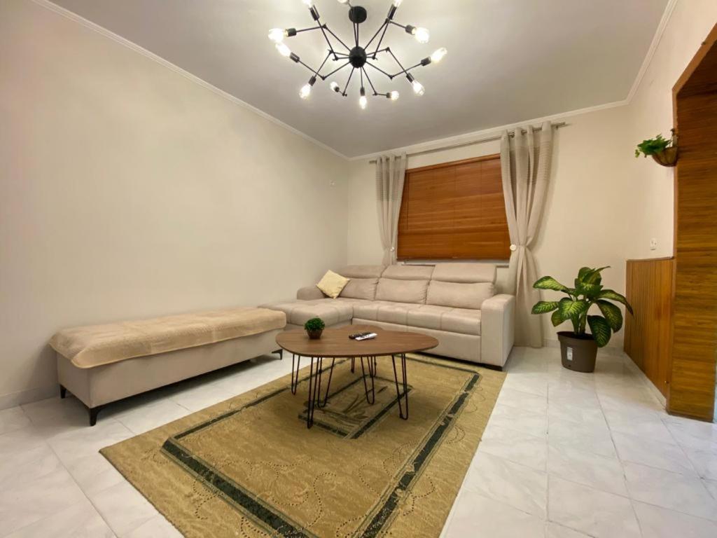 Lucas Apartment Tirana Esterno foto