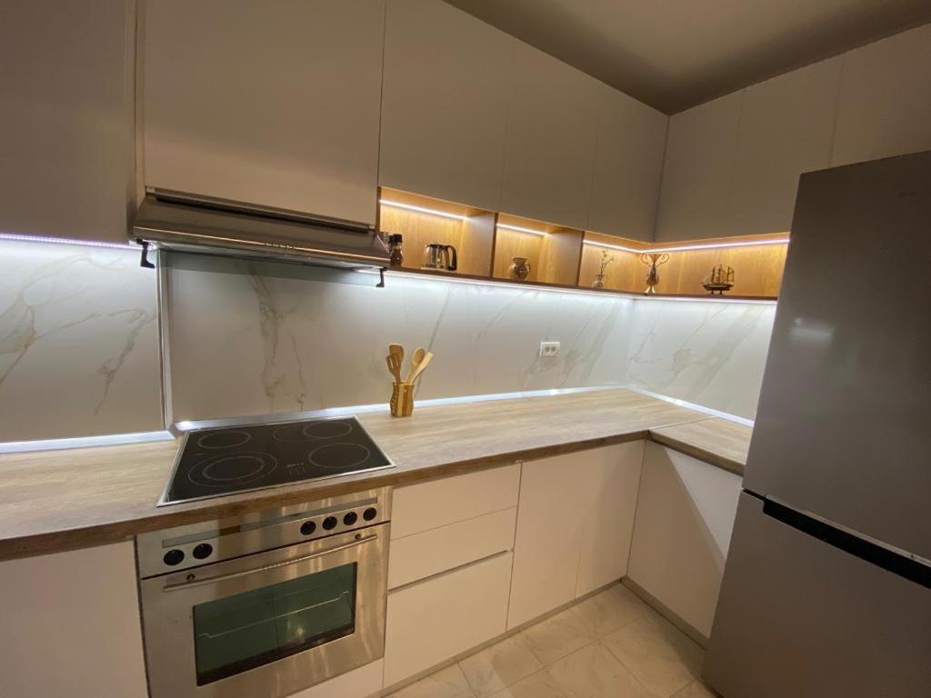 Lucas Apartment Tirana Esterno foto