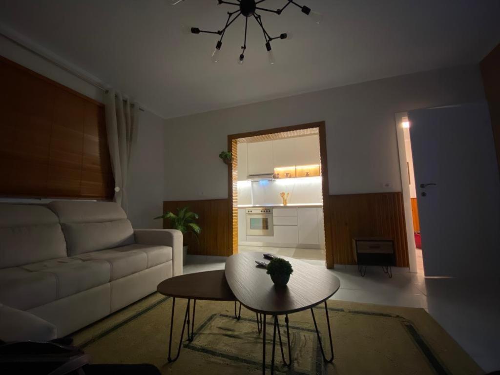Lucas Apartment Tirana Esterno foto
