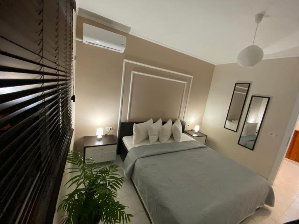 Lucas Apartment Tirana Esterno foto