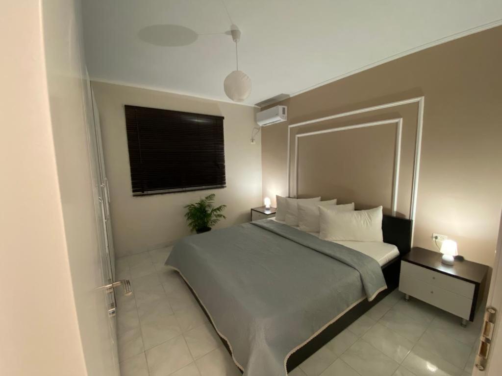 Lucas Apartment Tirana Esterno foto